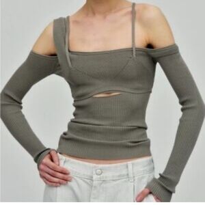 Jacquemus Figuerolles Off-the-Shoulder Ribbed Olive Green Stretch-Knit Top.